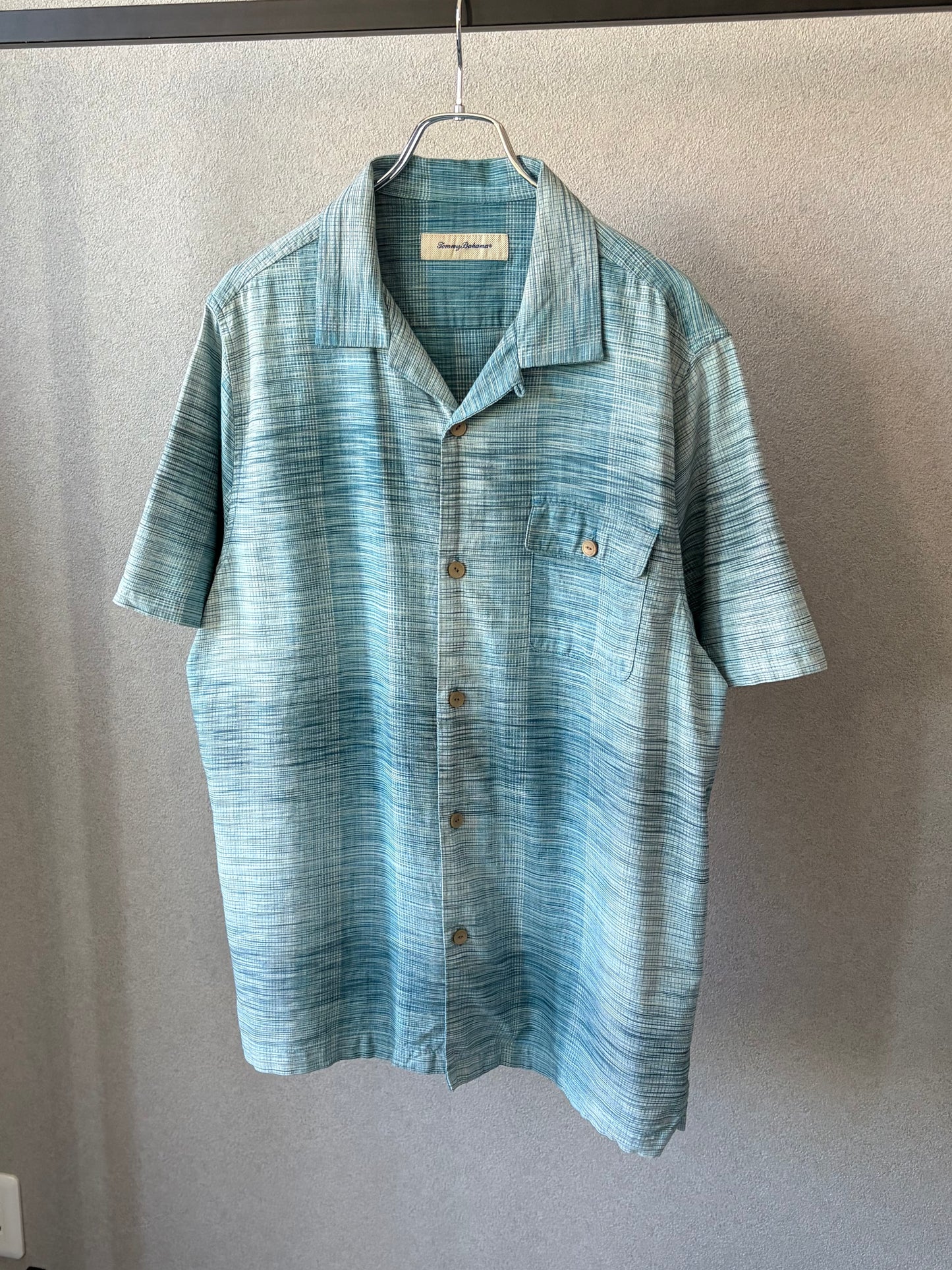 00's Tommy Bahama open collar shirt
