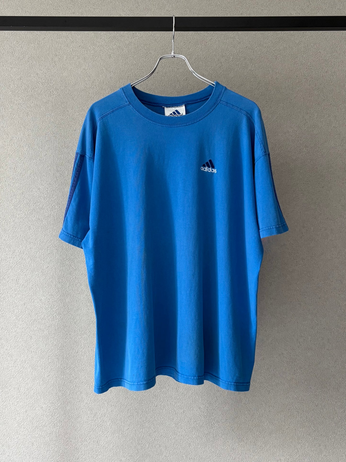 90's adidas printed t-shirt