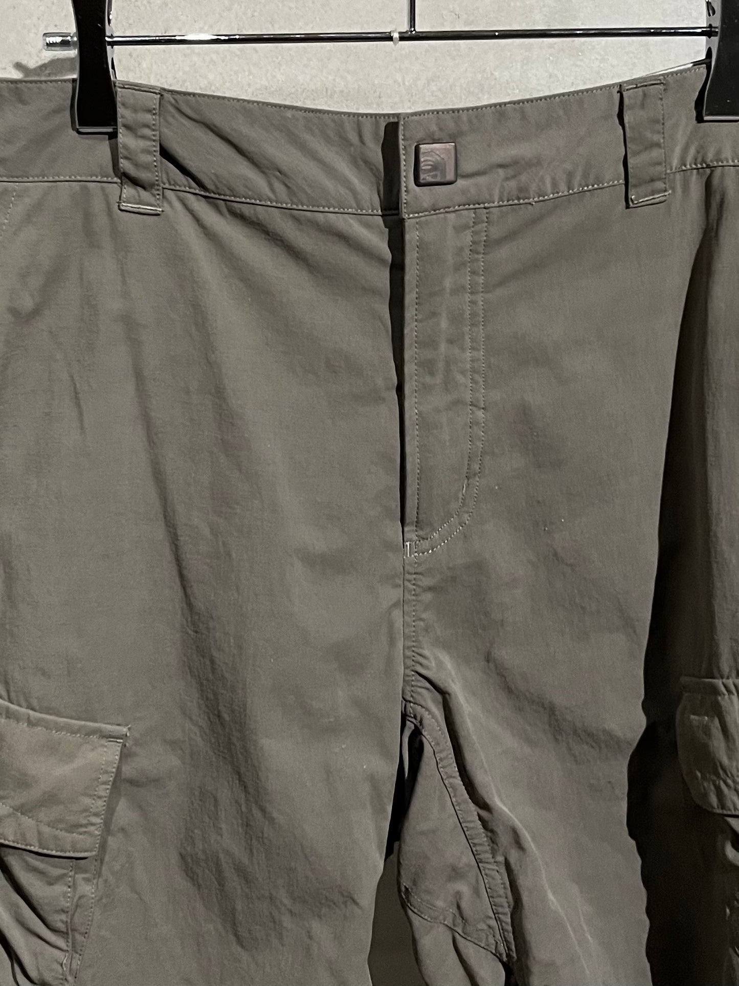 00's MOUNTAIN HARD WEAR nylon cargo shorts