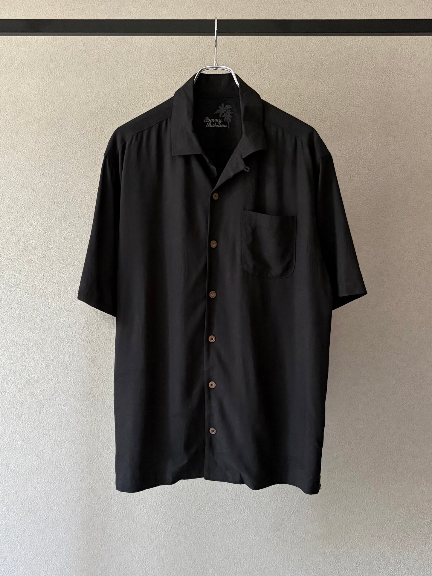 00's Tommy Bahama open collar silk shirt