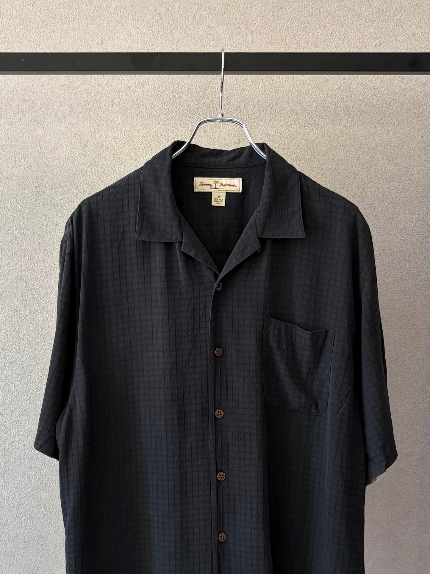 00's Tommy Bahama open collar silk shirt