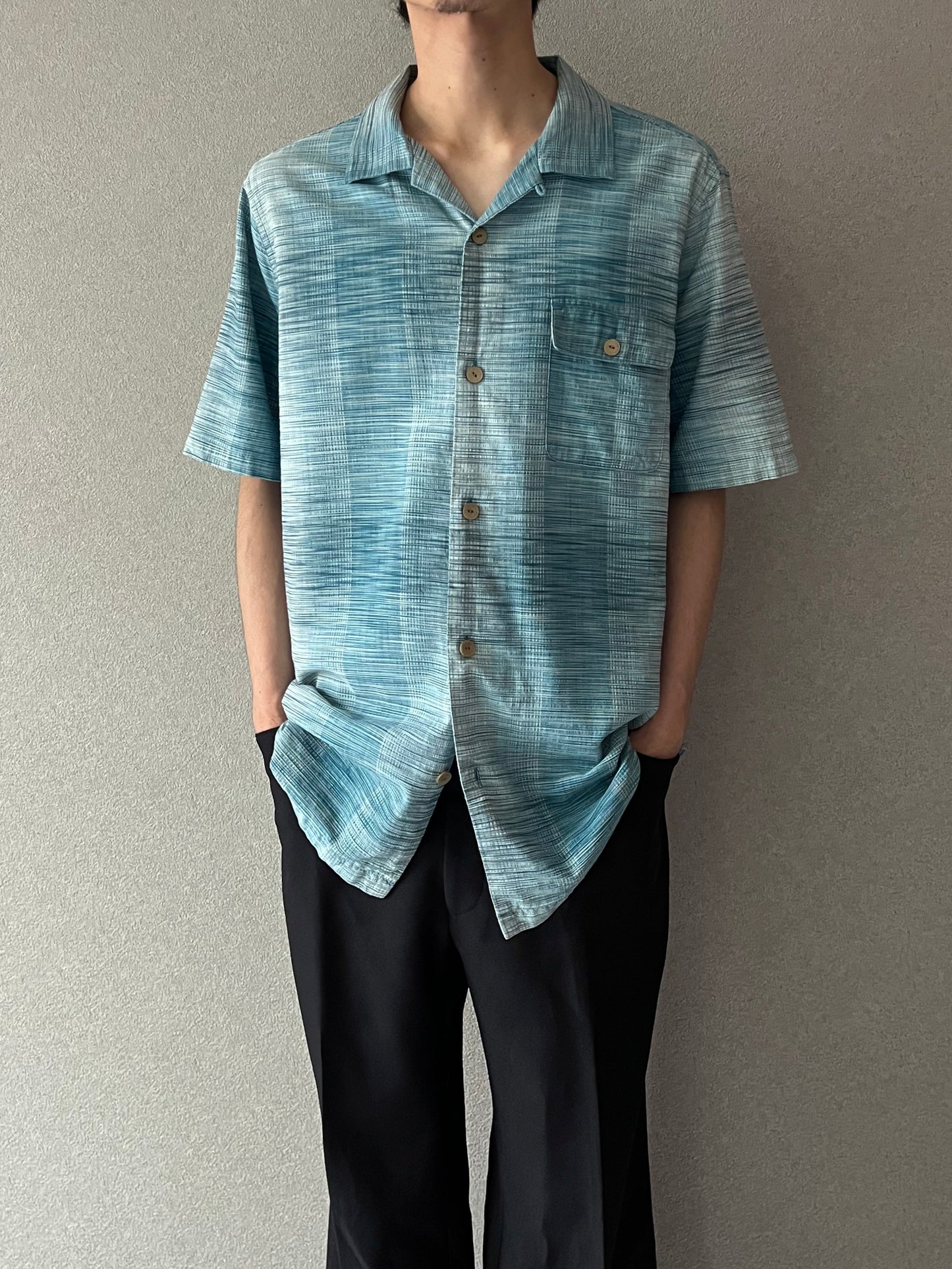 00's Tommy Bahama open collar shirt