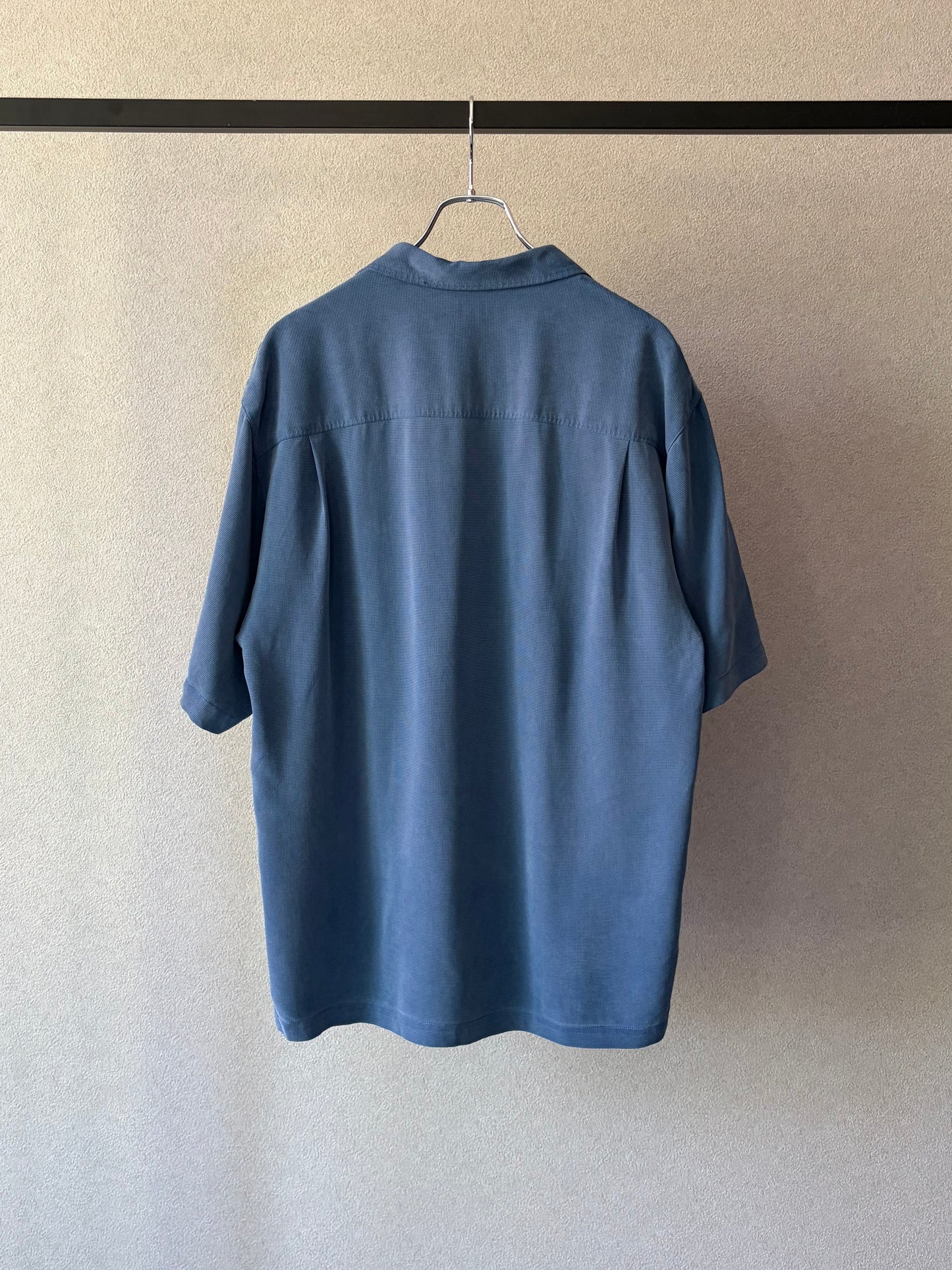 00's Tommy Bahama open collar silk shirt