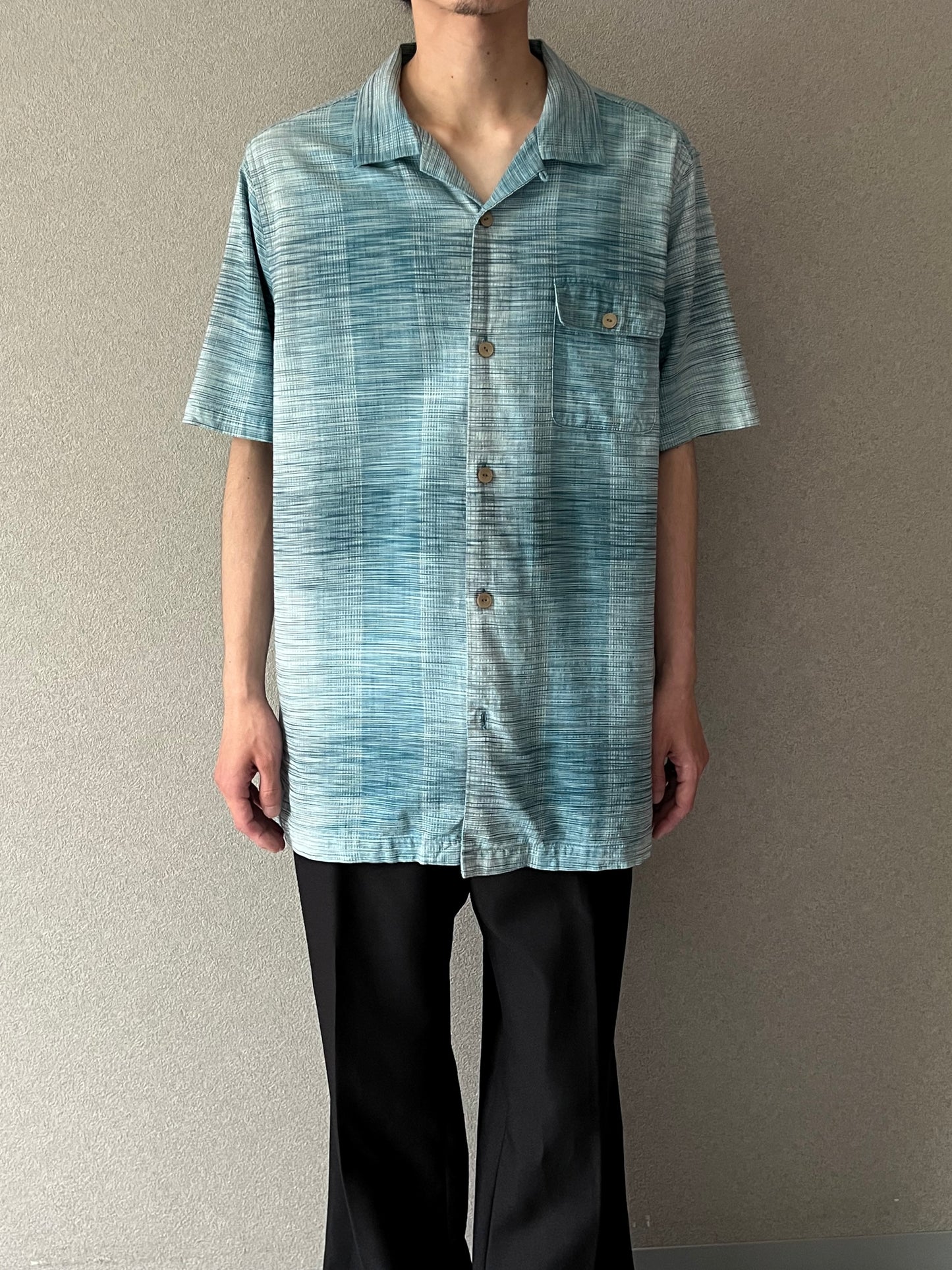 00's Tommy Bahama open collar shirt