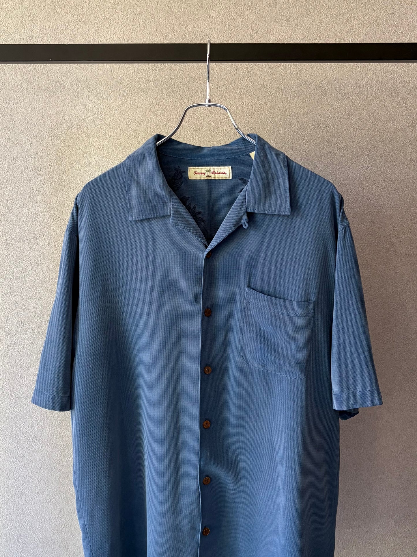 00's Tommy Bahama open collar silk shirt