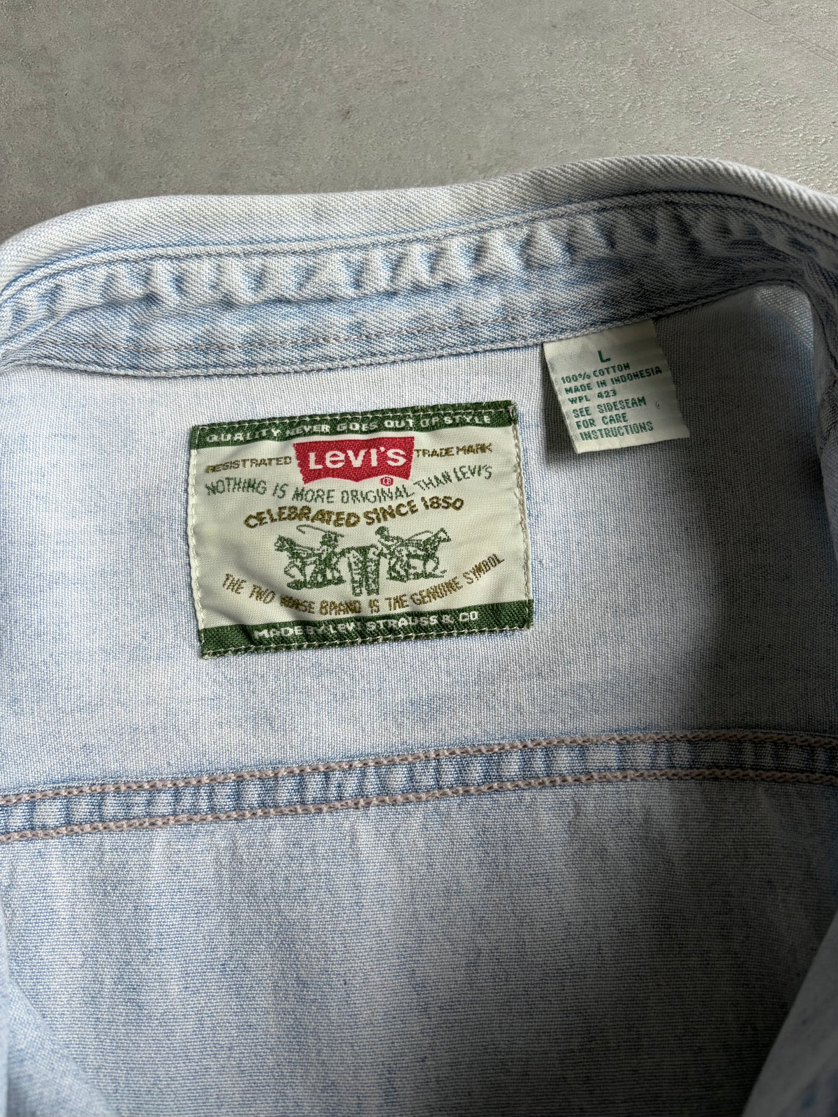 90's Levi's denim shirt
