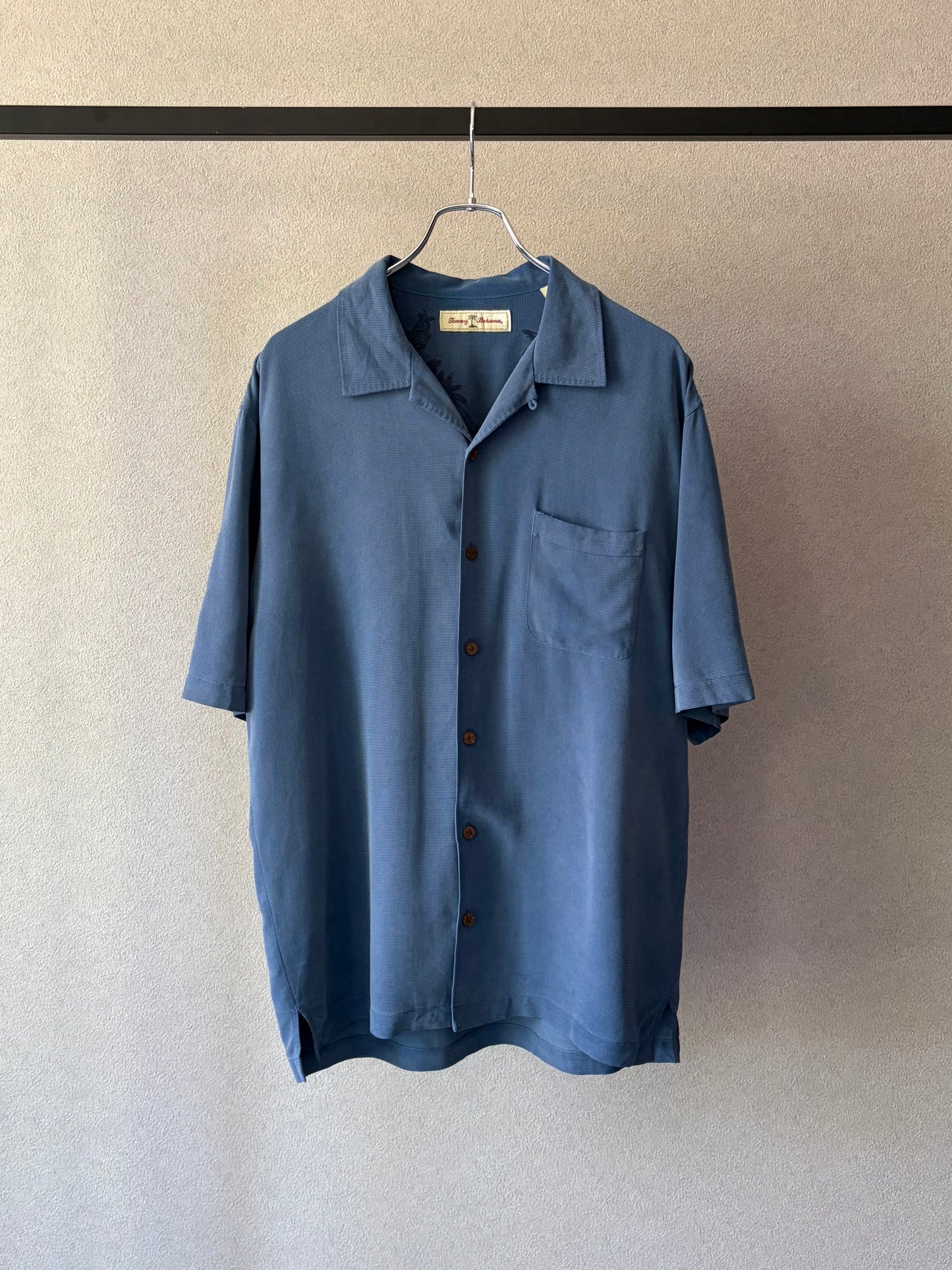00's Tommy Bahama open collar silk shirt