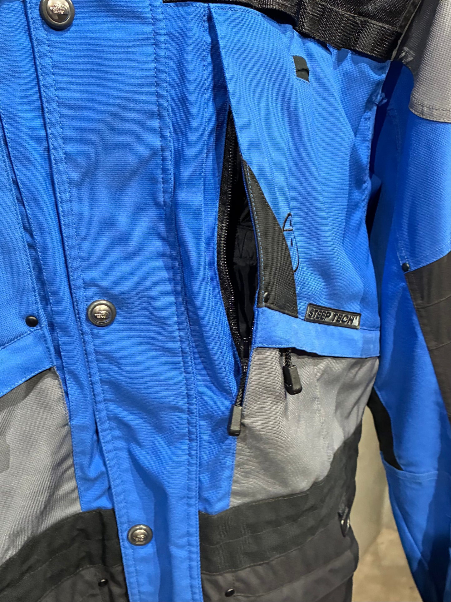 90's THE NORTH FACE nylon jacket "STEEP TECH"