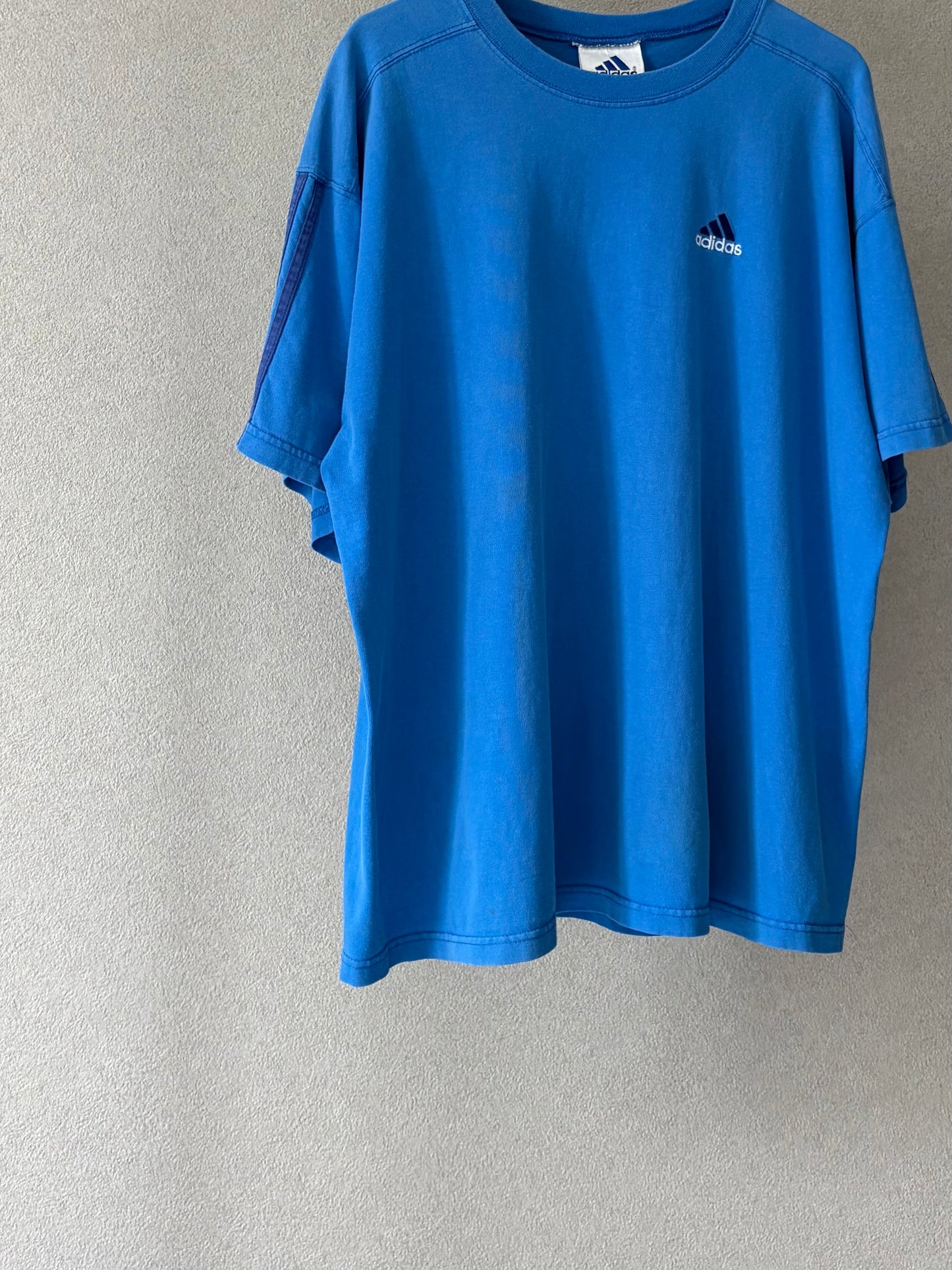 90's adidas printed t-shirt