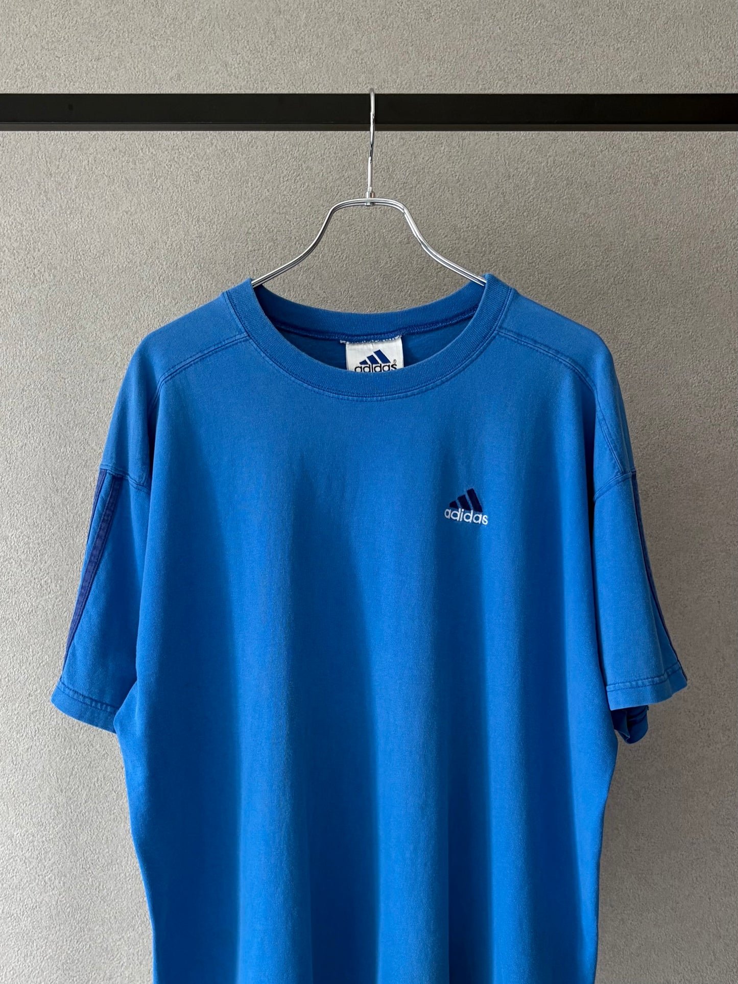 90's adidas printed t-shirt