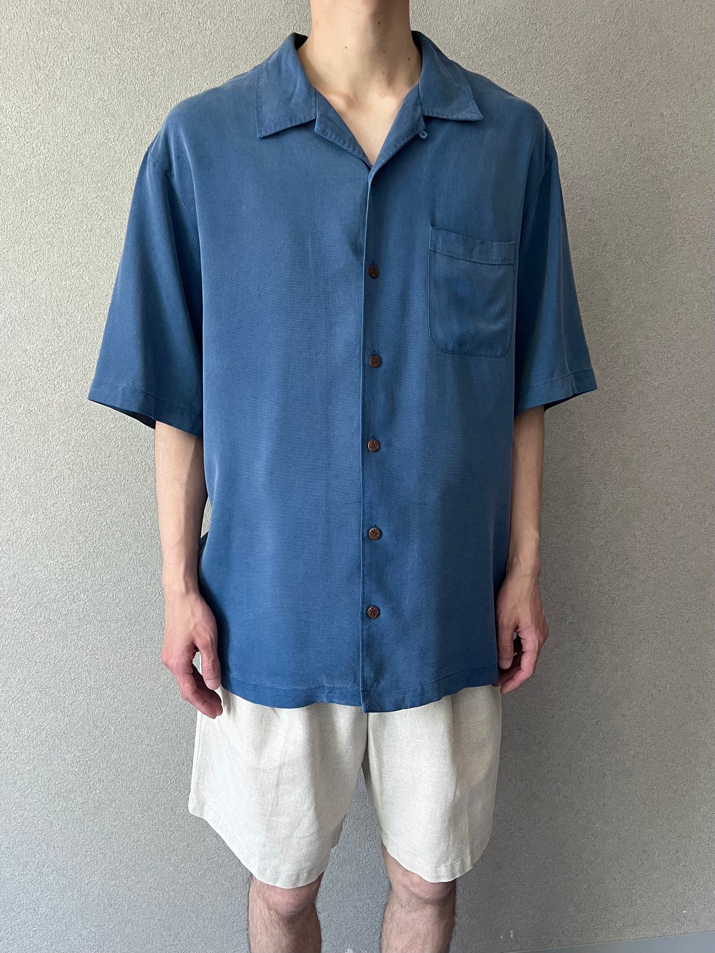 00's Tommy Bahama open collar silk shirt