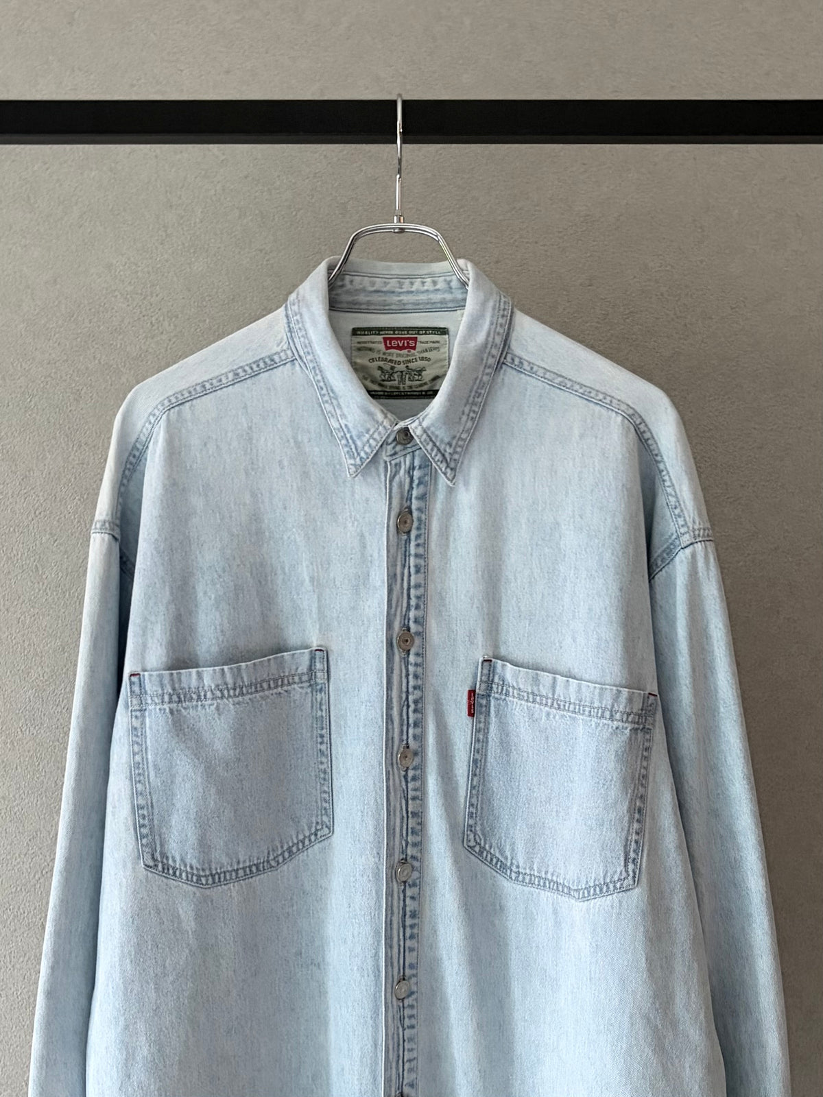90's Levi's denim shirt