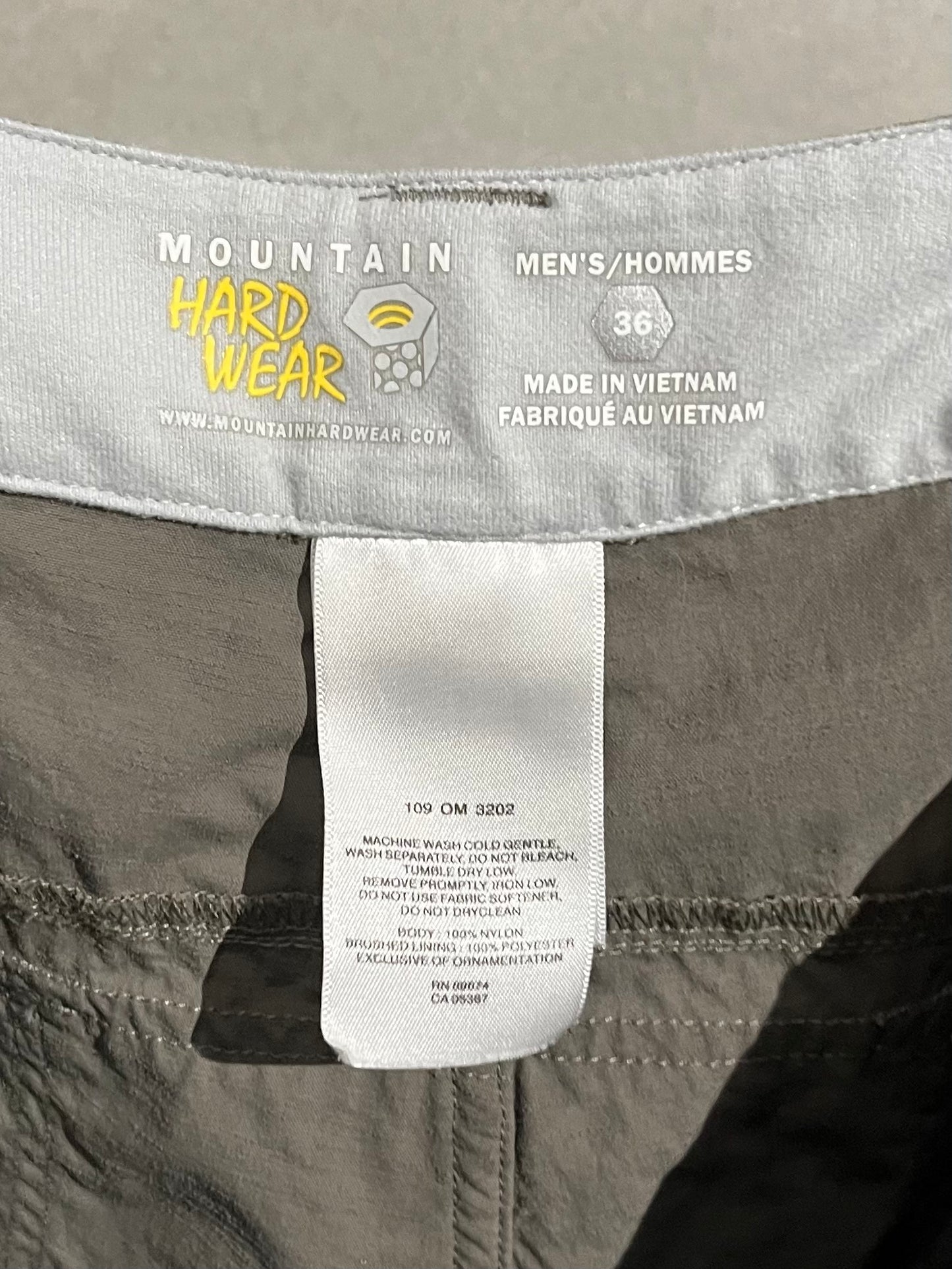 00's MOUNTAIN HARD WEAR nylon cargo shorts