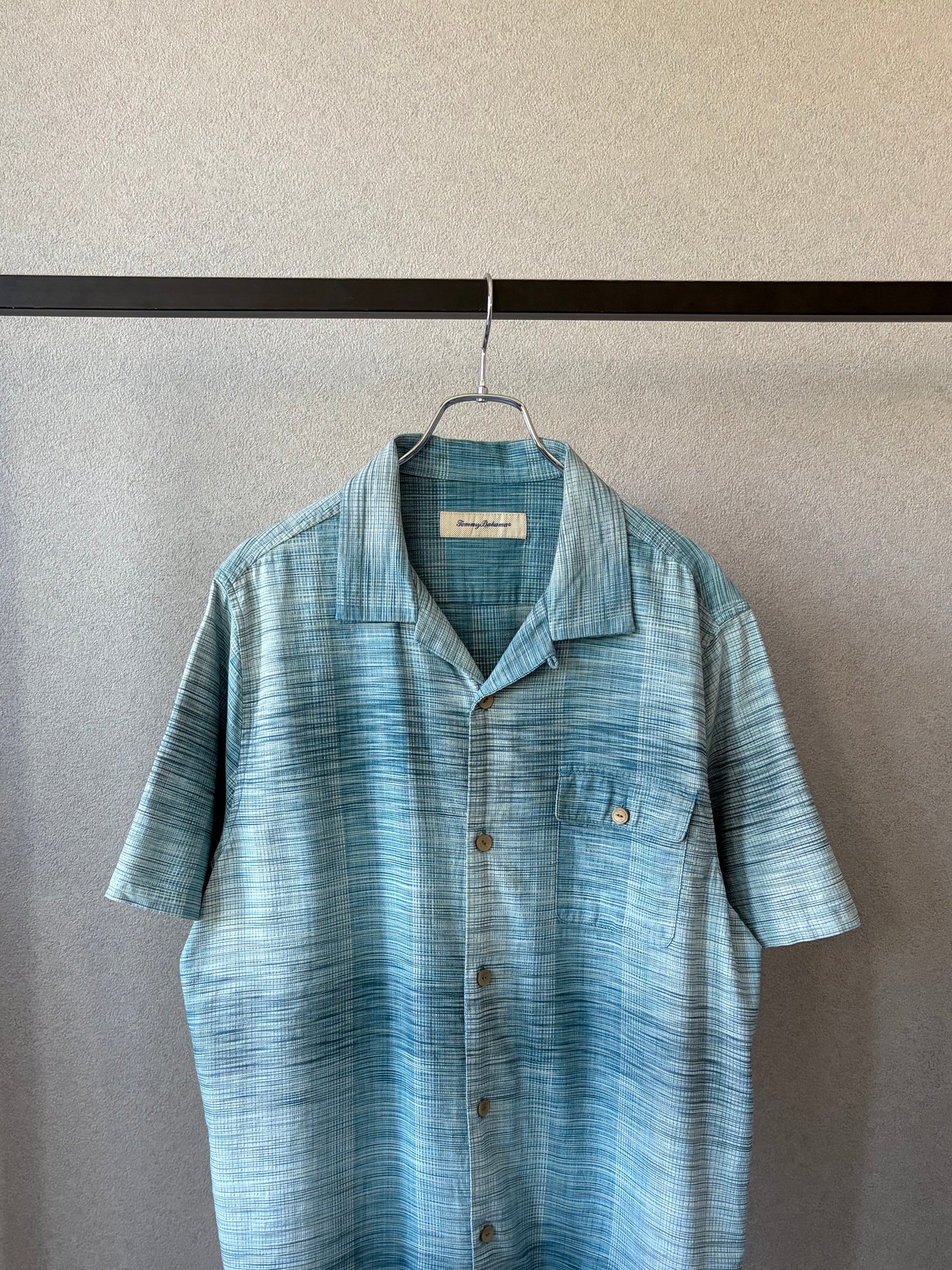00's Tommy Bahama open collar shirt