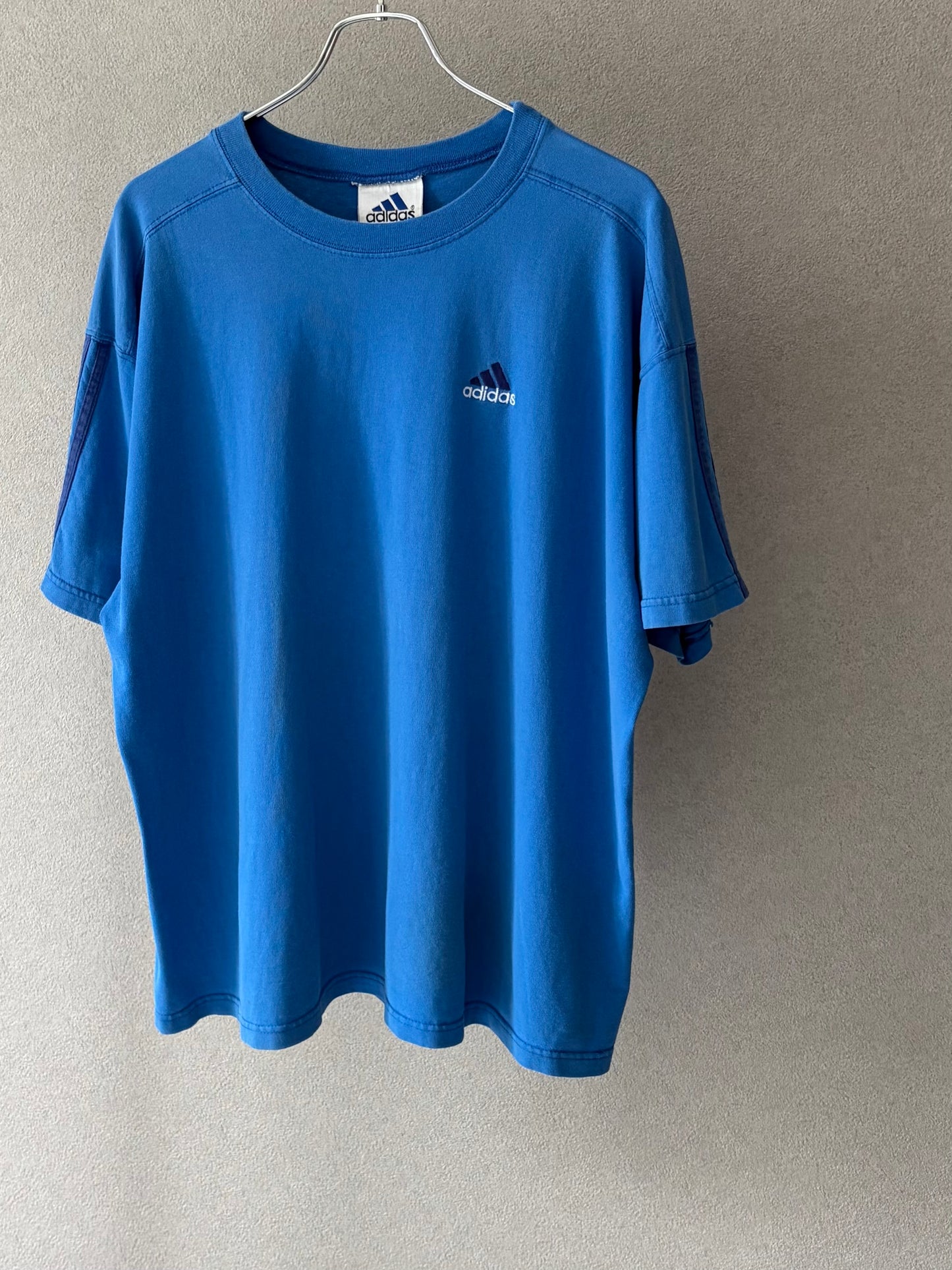 90's adidas printed t-shirt
