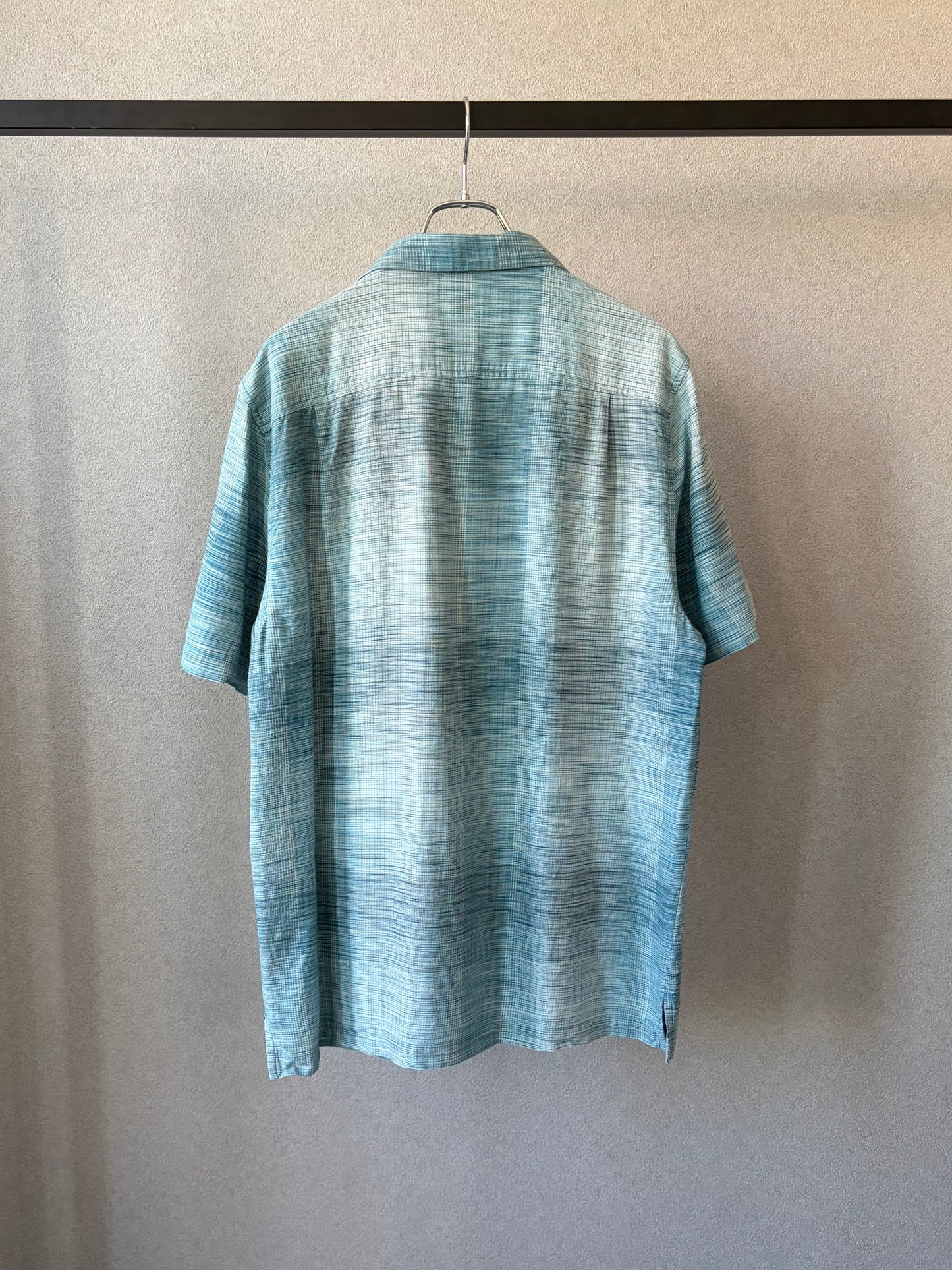 00's Tommy Bahama open collar shirt