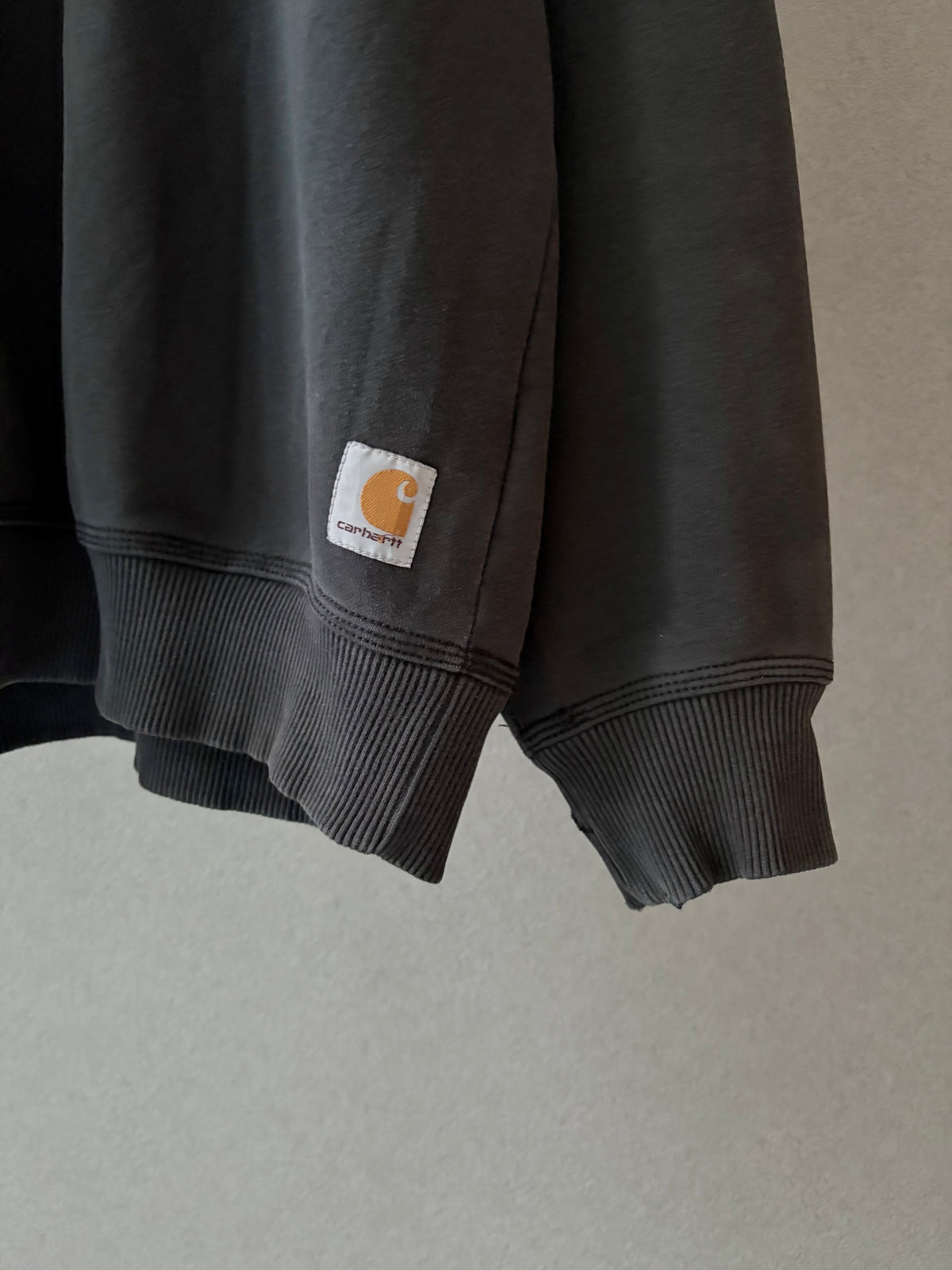 00's carhartt sweater