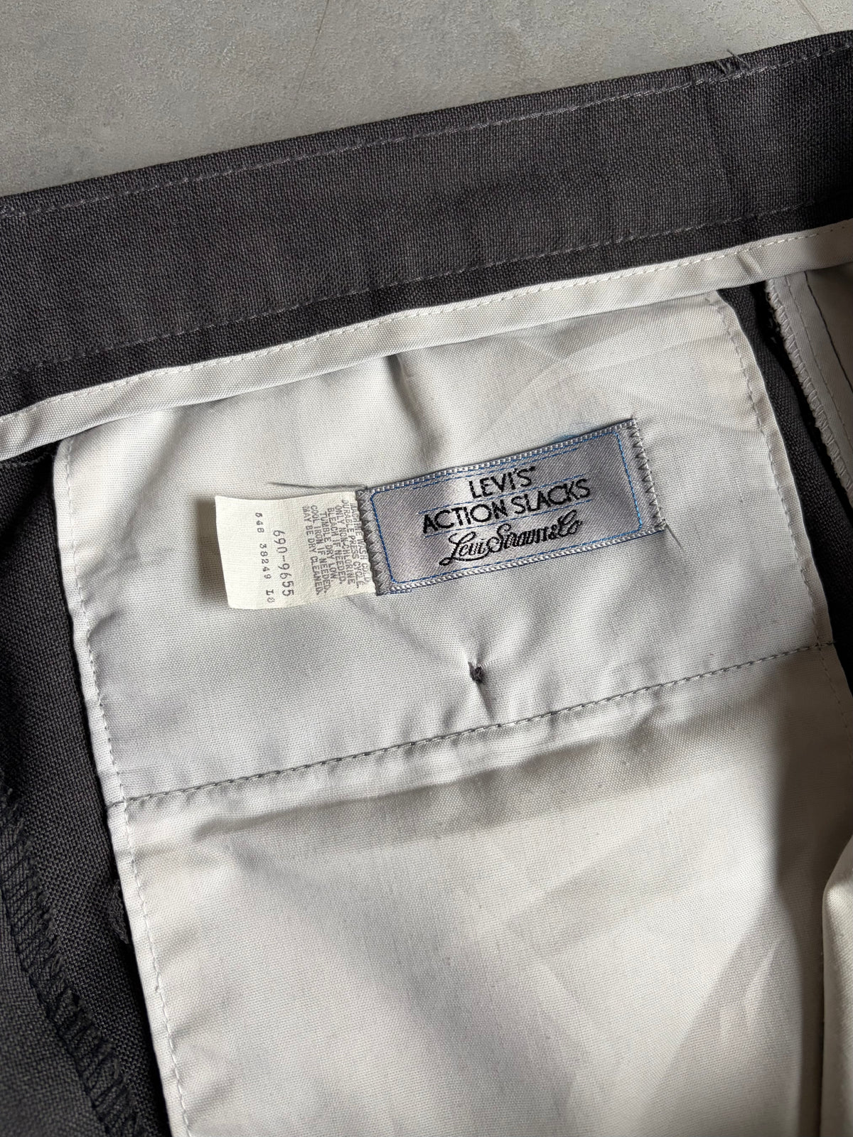 90's Levi's action slacks