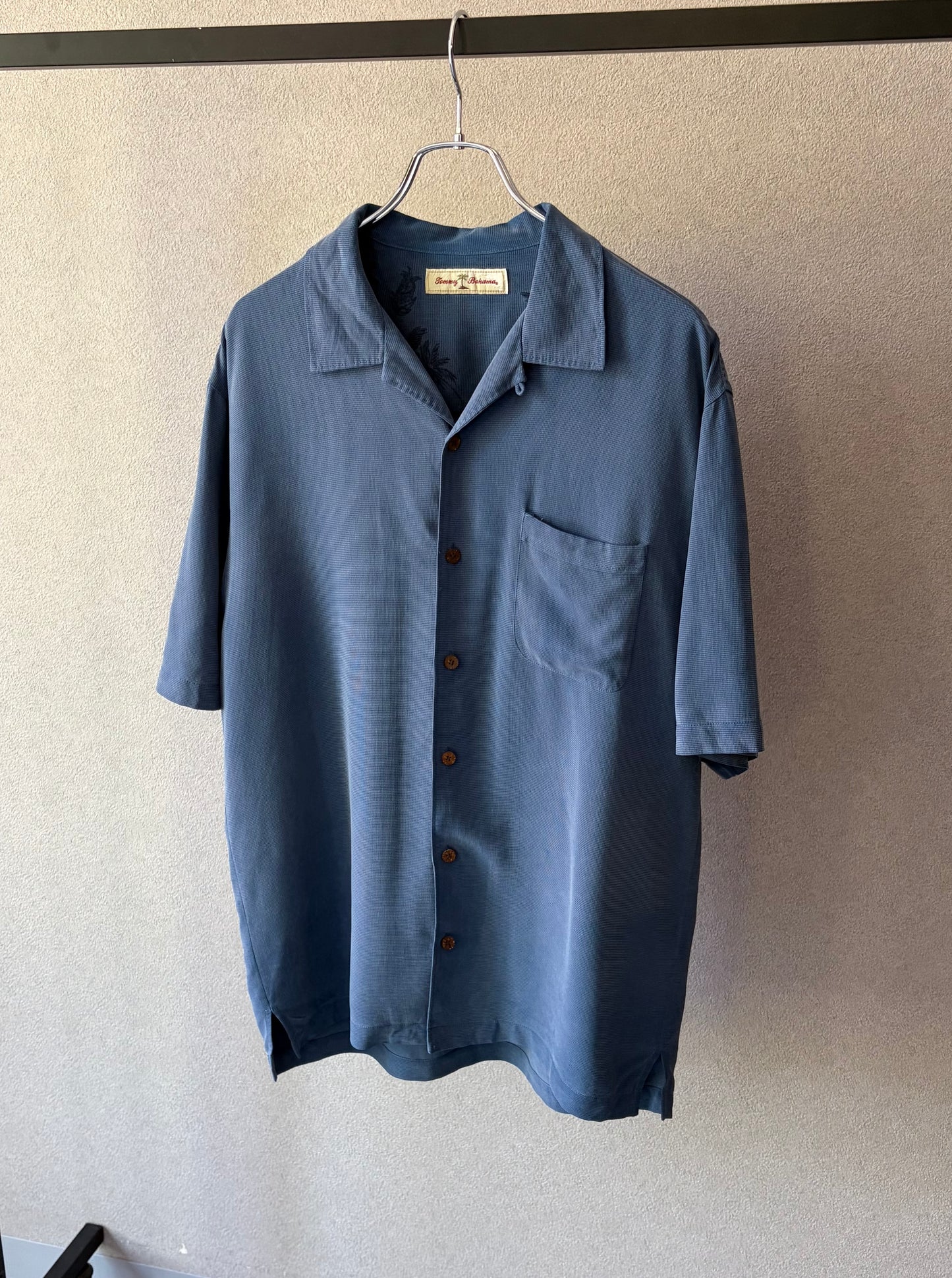 00's Tommy Bahama open collar silk shirt