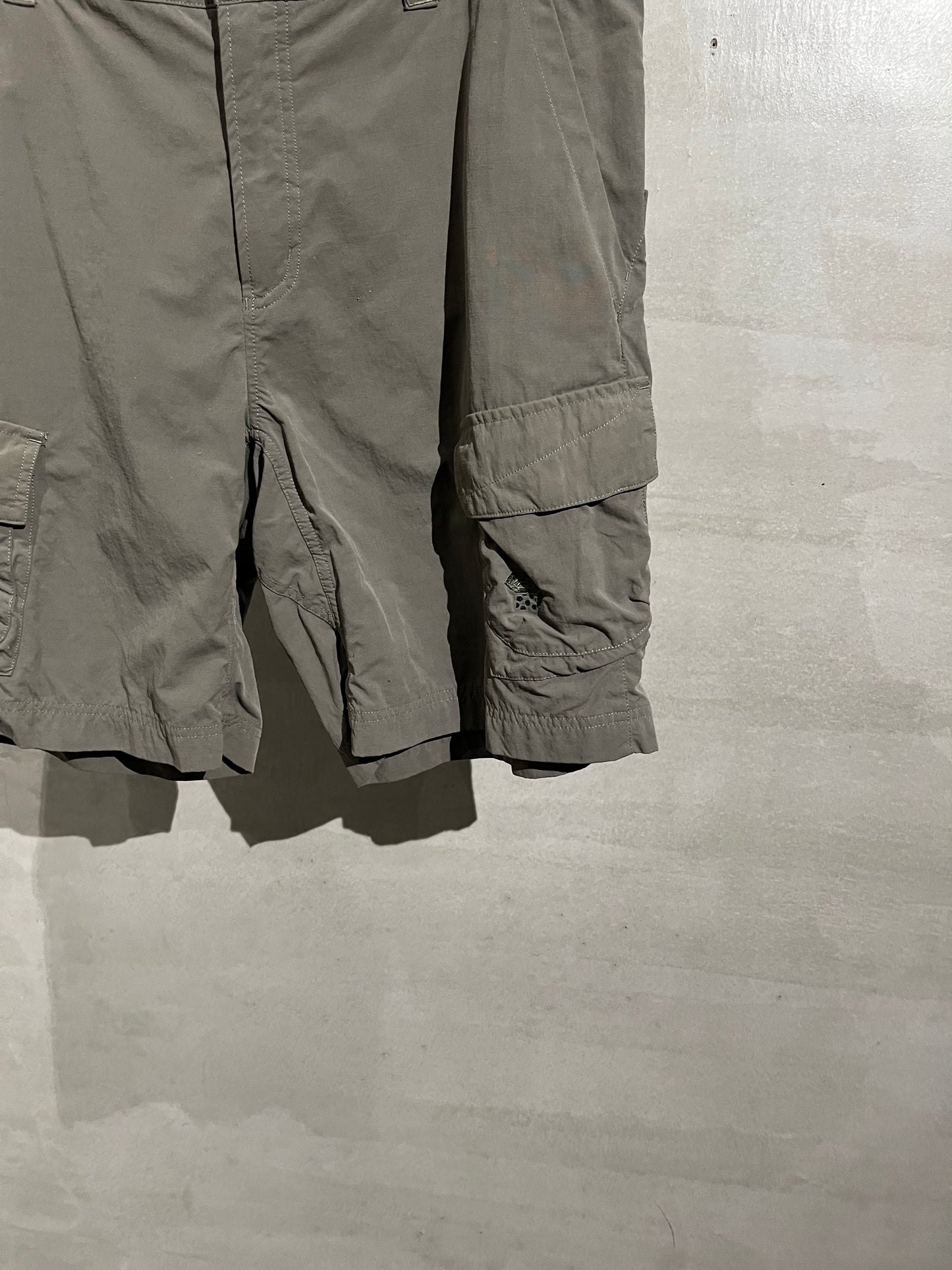00's MOUNTAIN HARD WEAR nylon cargo shorts