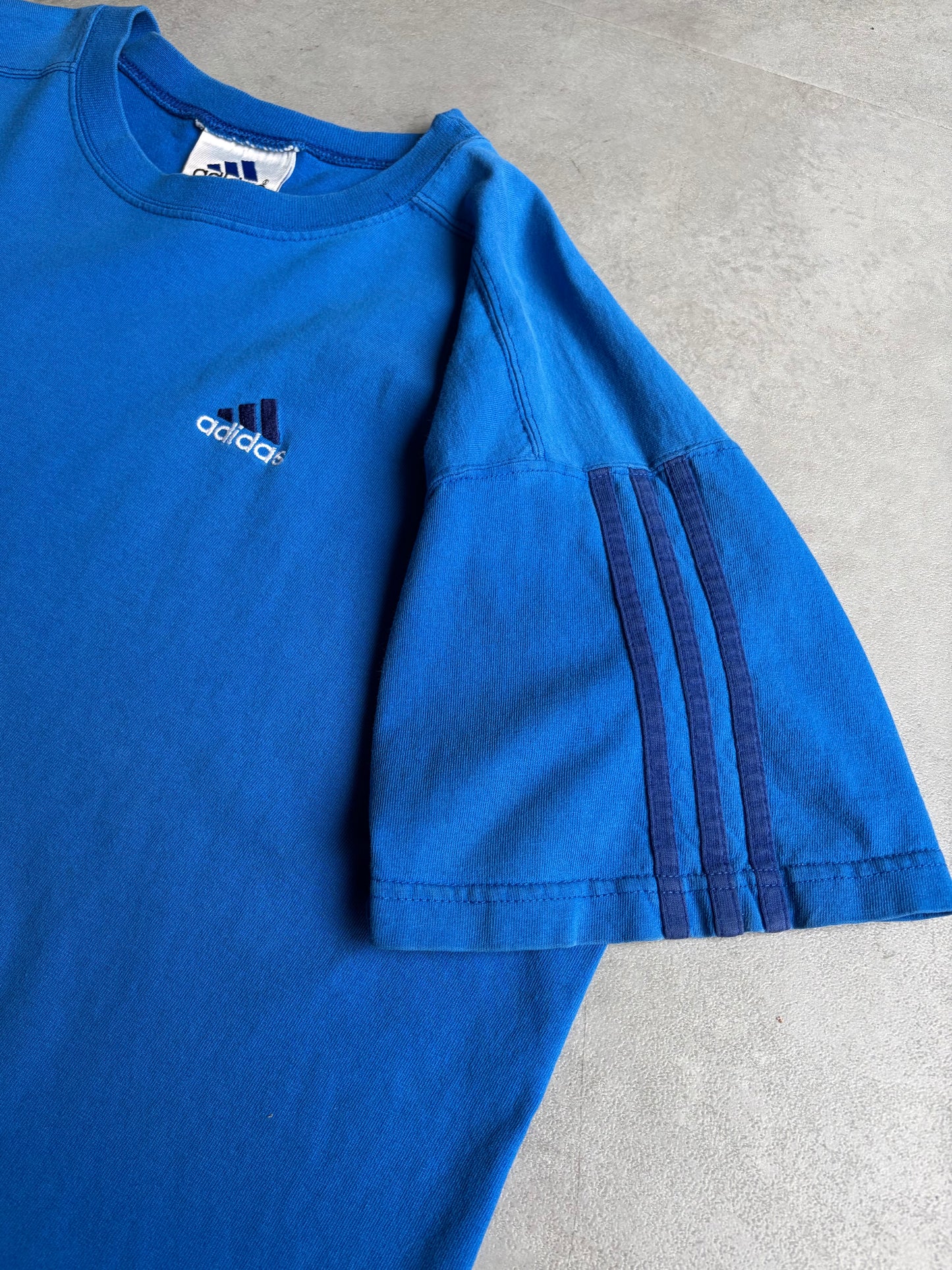 90's adidas printed t-shirt