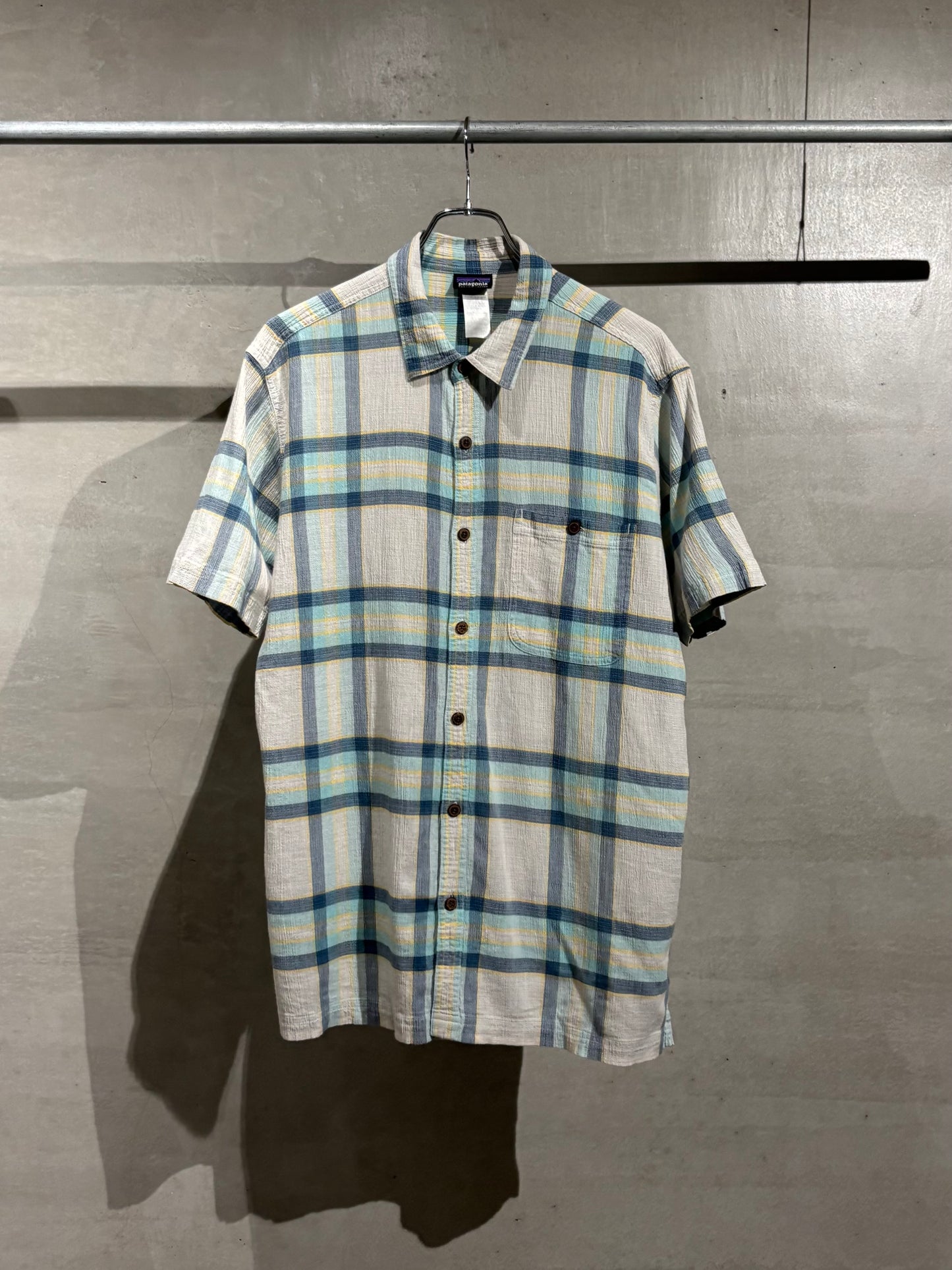 00's patagonia S/S shirt