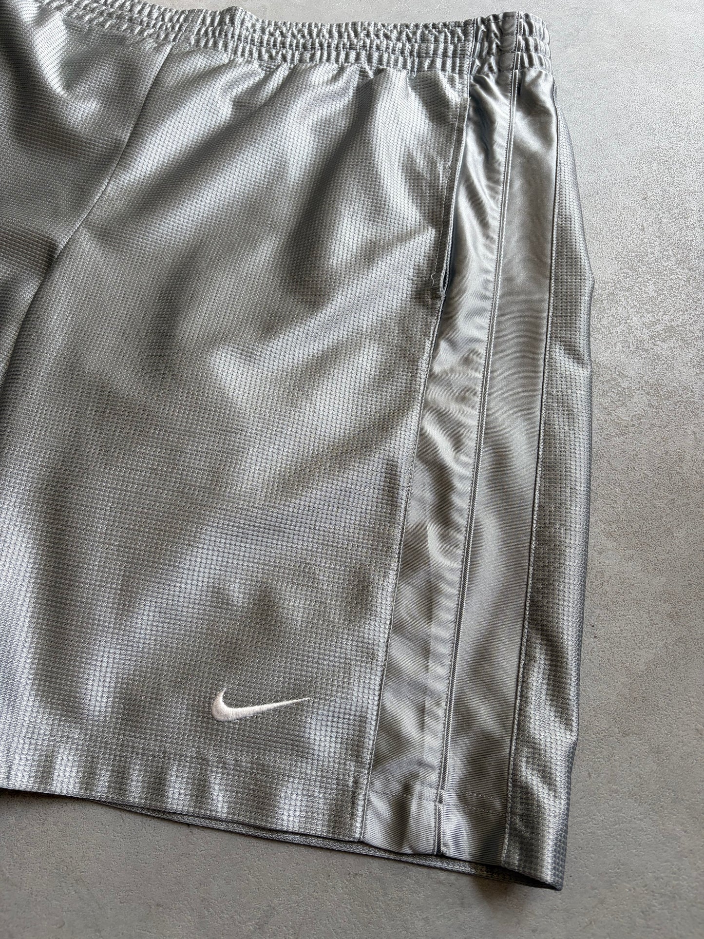 00's NIKE basketball shorts