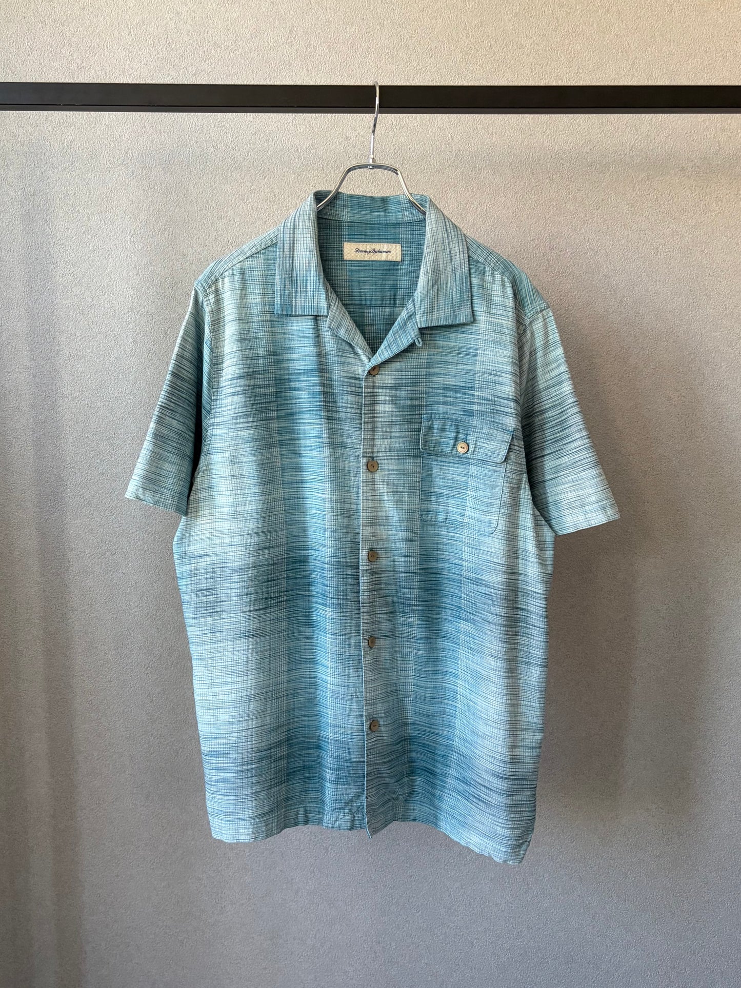 00's Tommy Bahama open collar shirt