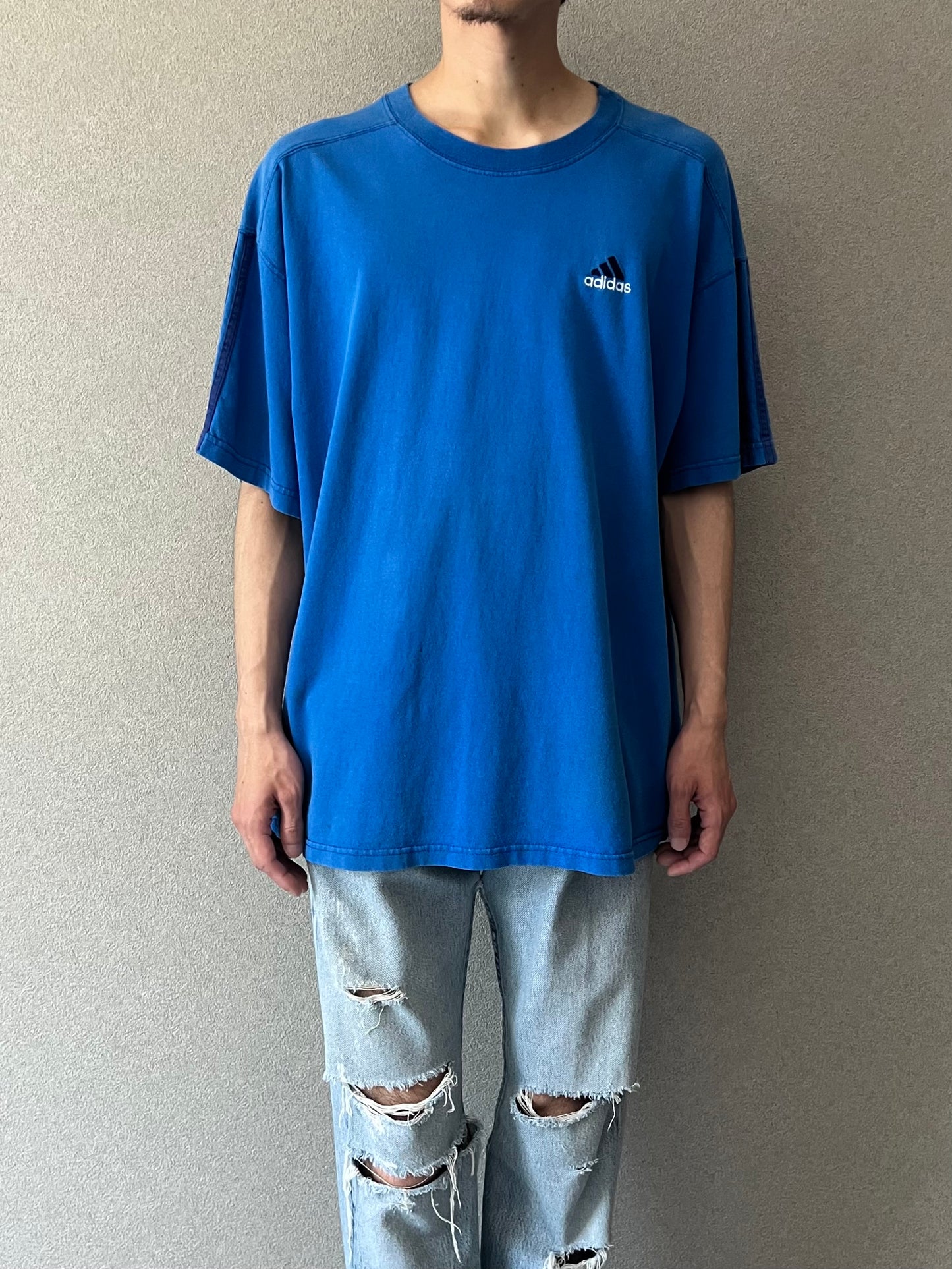 90's adidas printed t-shirt