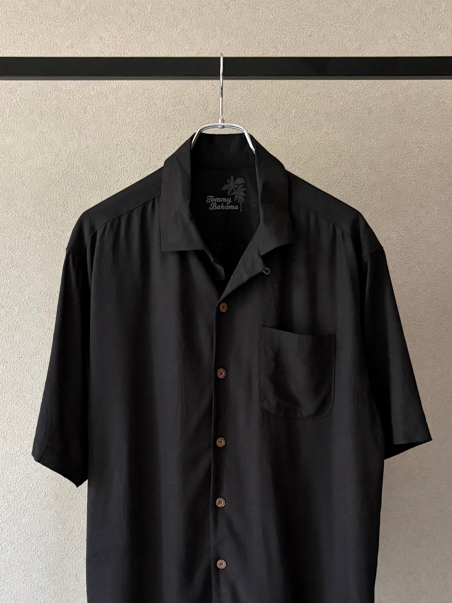 00's Tommy Bahama open collar silk shirt